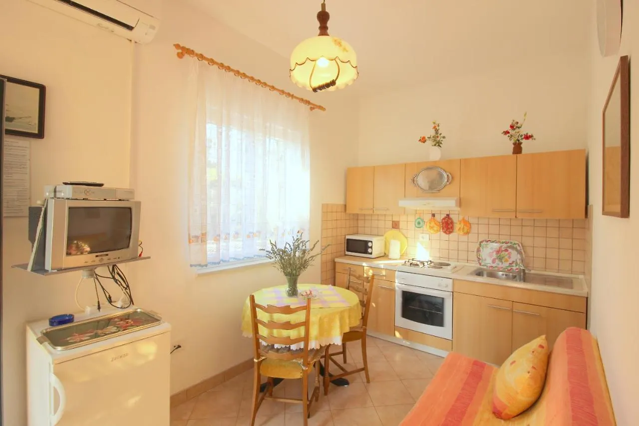 Alma A2 Apartment Novigrad